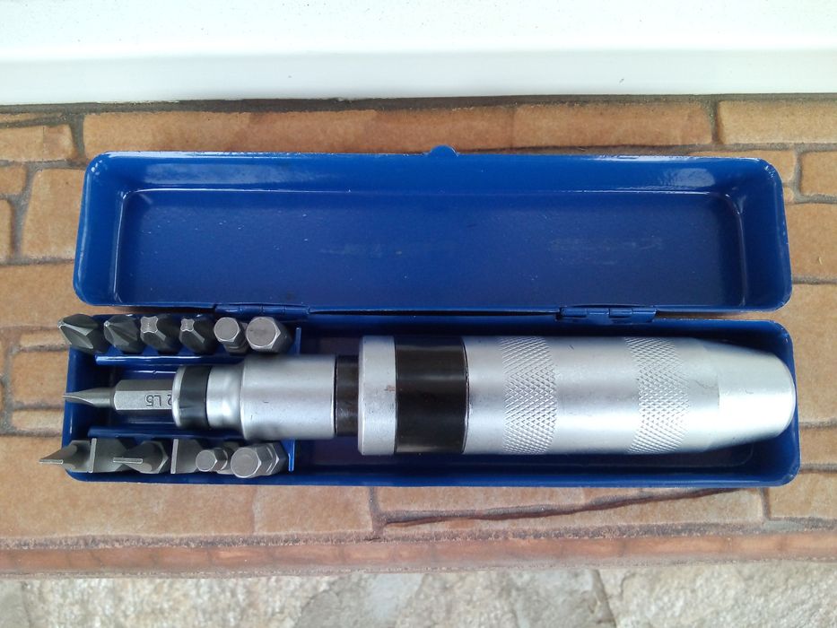 Ударна отвертка комплект с 12 накрайника