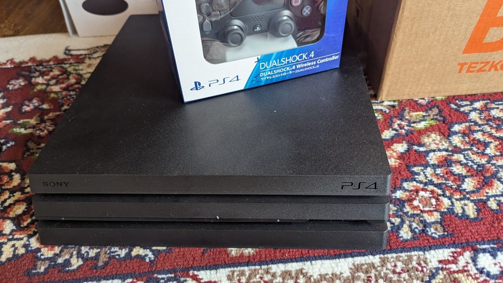 Playstation 4 Pro 1tb+2 ta yangi joystick+450 ta uyin
