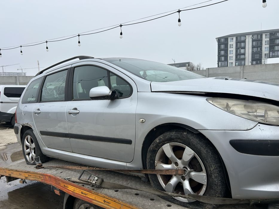 Dezmembrez Peugeot 307 sw 1.6 diesel cod motor 9 HY 80kw