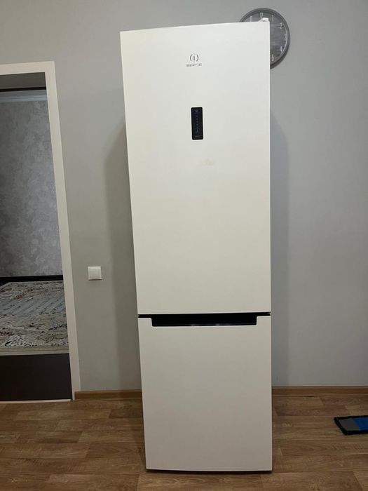 Холодильник индезит , рабочий