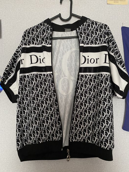 Продаю костюм Dior