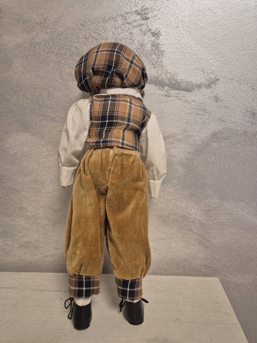 Продавам порцеланови кукли