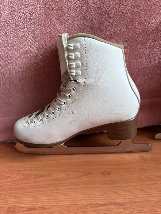 Коньки фигурные бу