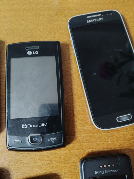 Сотовые телефоны, 8 шт