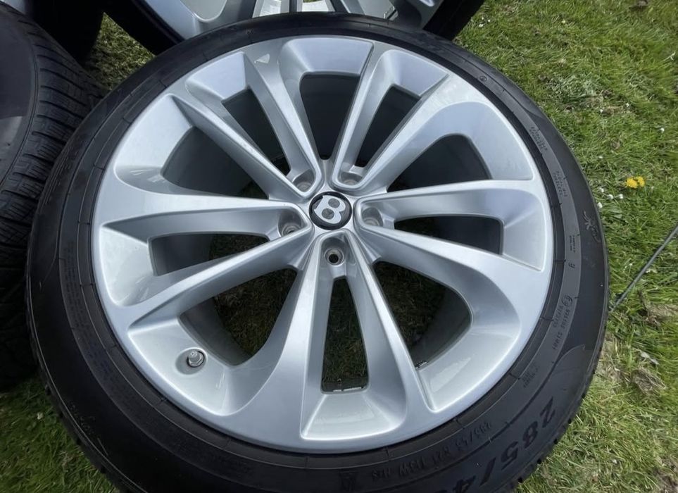 21"Джанти с зимни гуми Bentley Bentayga
