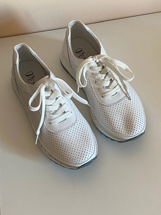 Кроссы новый размер 38