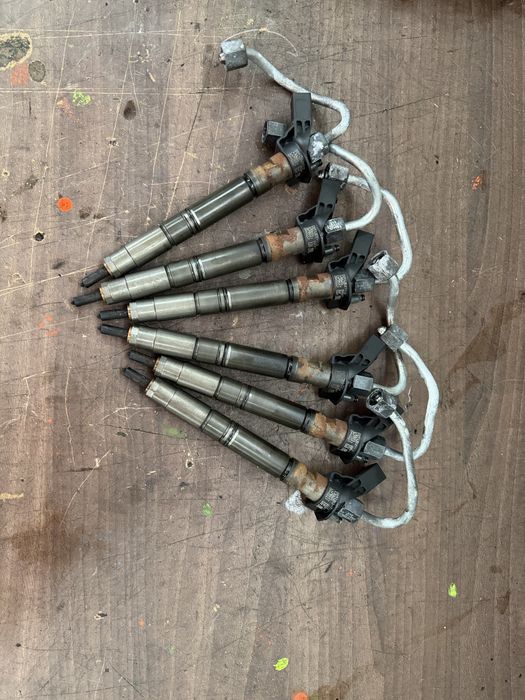 Injector audi a4 a5 a6 a7 a8 Q5 q7 3.0tdi CDUC CLAB CRC 059130277CD