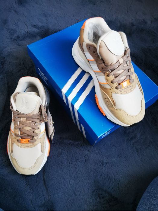 Adidasi ,  noi marime 38 , culoare  bej