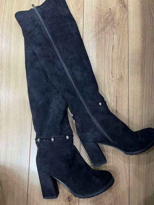 Продам стильные черные замшевые ботфорты