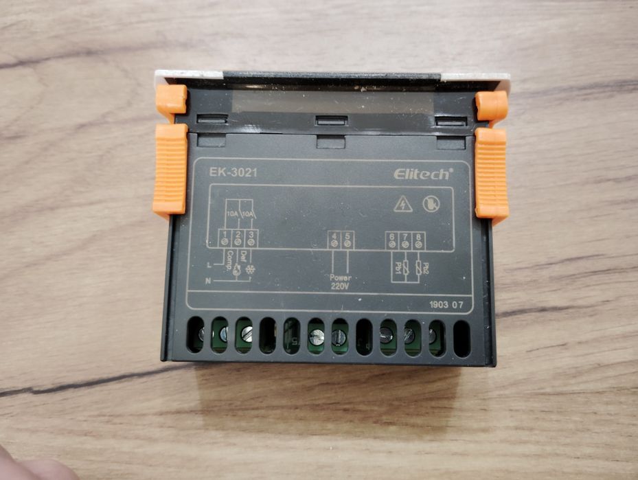 Температурен контролер ЕК-3021