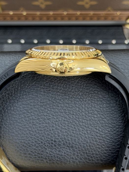 Rolex Sky-Dweller Rubber Gold 18k