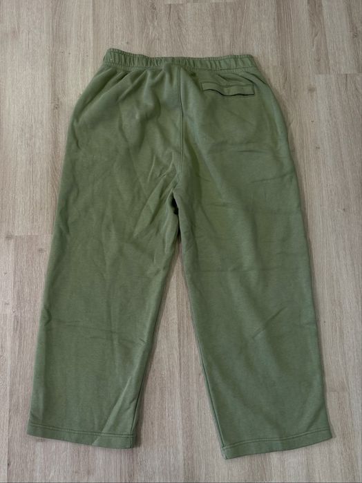 Долнище на Nike.