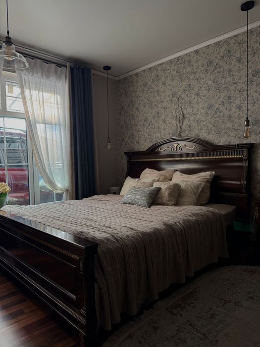 Продам спальный гарнитур из массива дерева