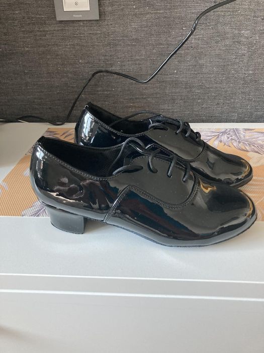 Обувки за спортни танци