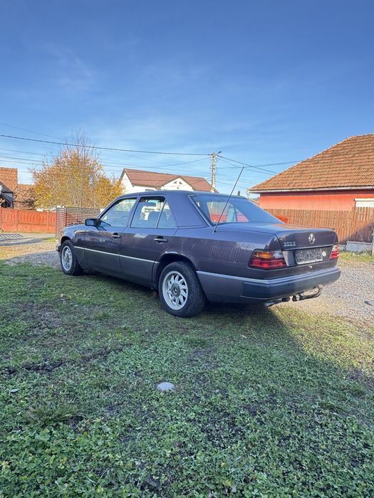 2 x Mercedes-Benz W124 Automat E230 și E300