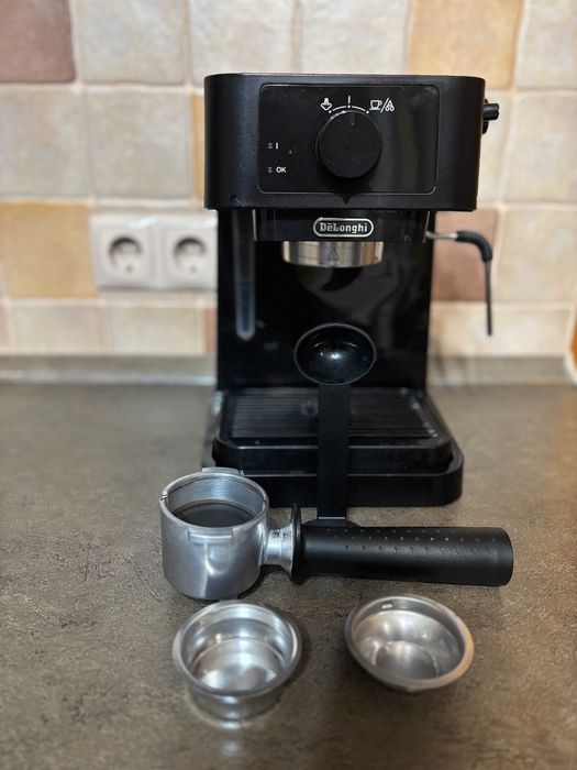 Кофеварка DeLonghi EC230.BK