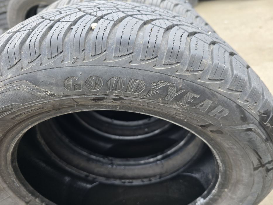 Anvelope de iarna 175-65r15 Goodyear