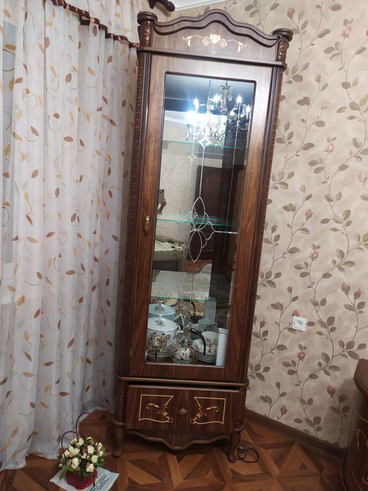 Продам комплект из 2-х шкафов и тумба