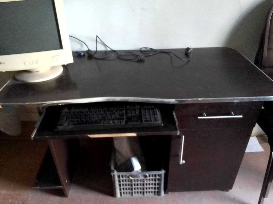 продам стол компьютерный