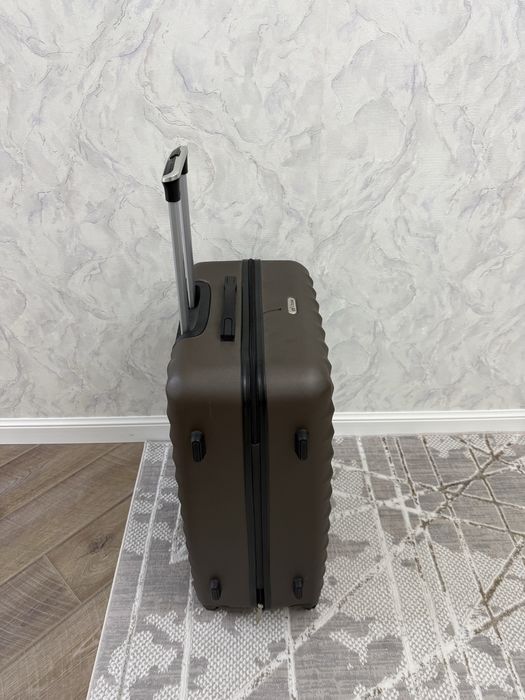 Чемодан L case AA 600-12