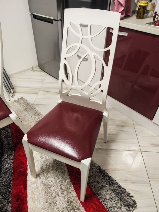 Перфектни кожени кухненски столове