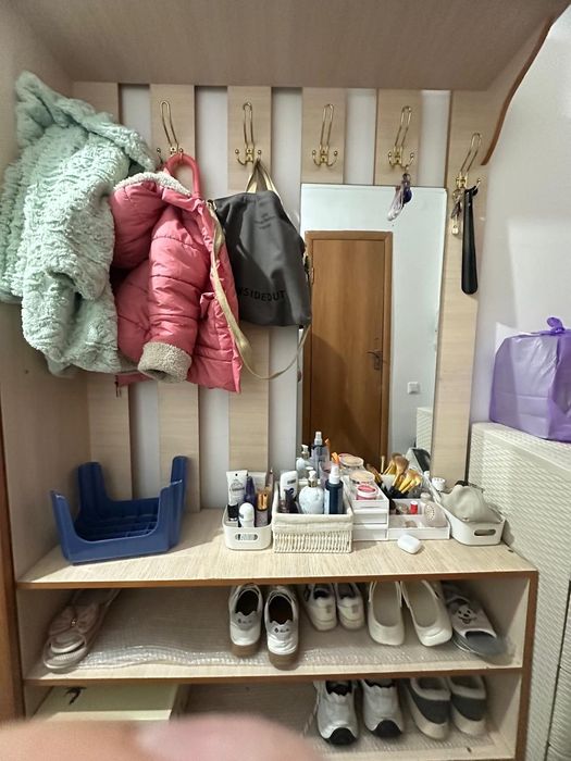 Прихожую шкаф продам