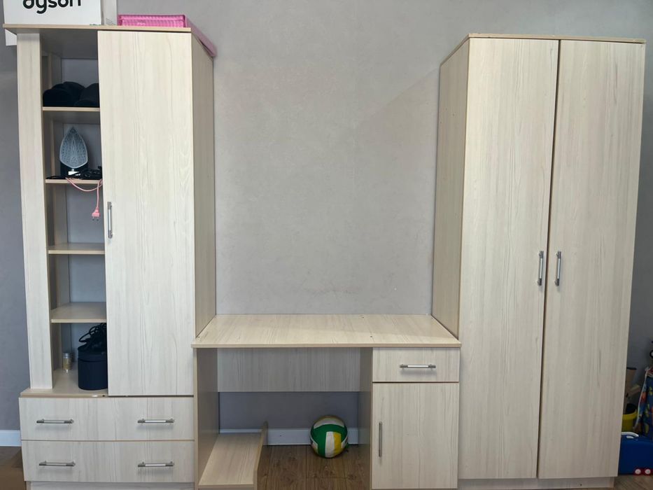 Детский гарнитур кровать шкаф полки