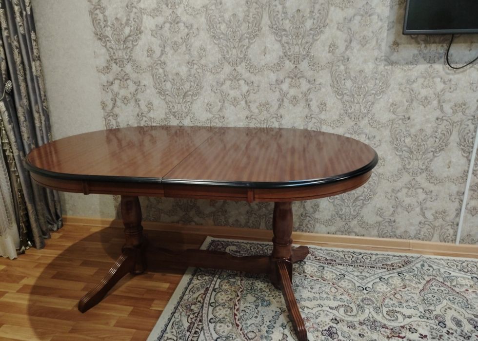 Стол для гостиной