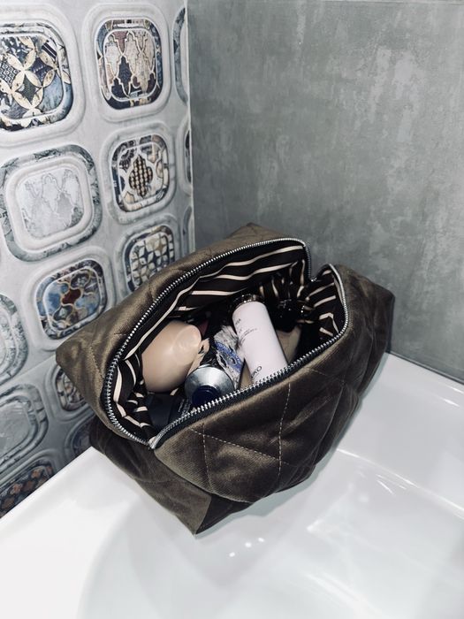 Стильные и вместительные косметички ручной работы.