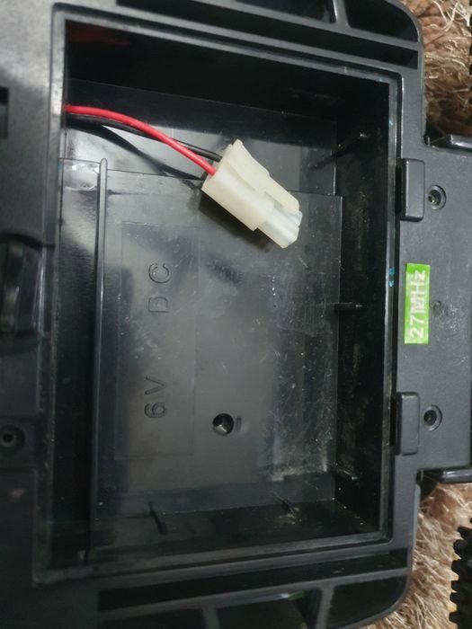 Masina cu telecomanda cu acumulatori (puternici) re.el toys