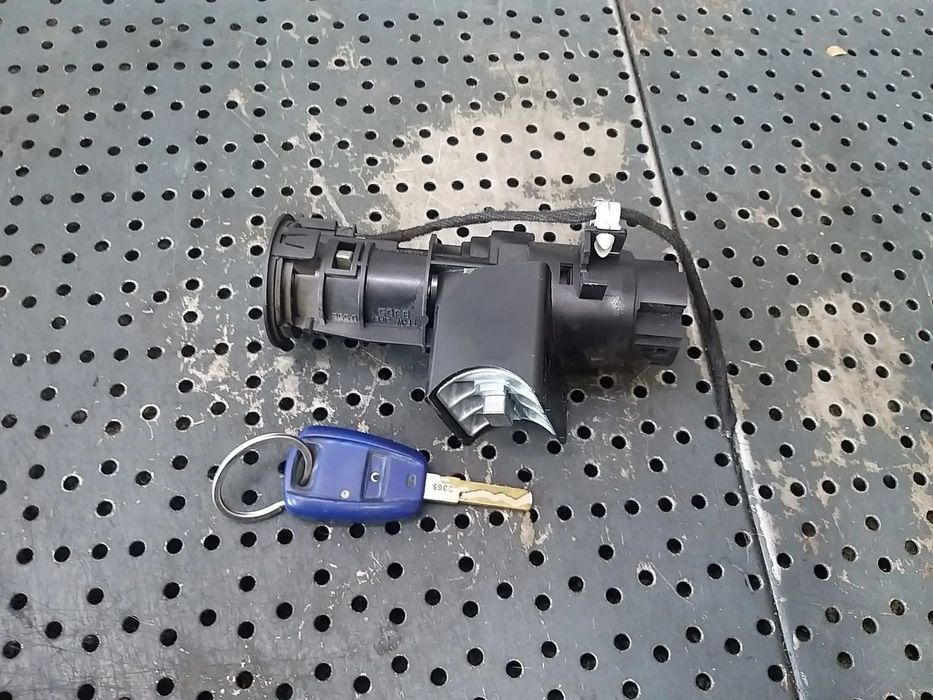 Contact auto cu cheie fiat punto 188 b36505521
