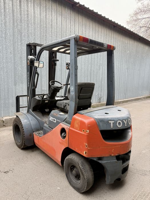 Вилочный Погрузчик Toyota 8FG20