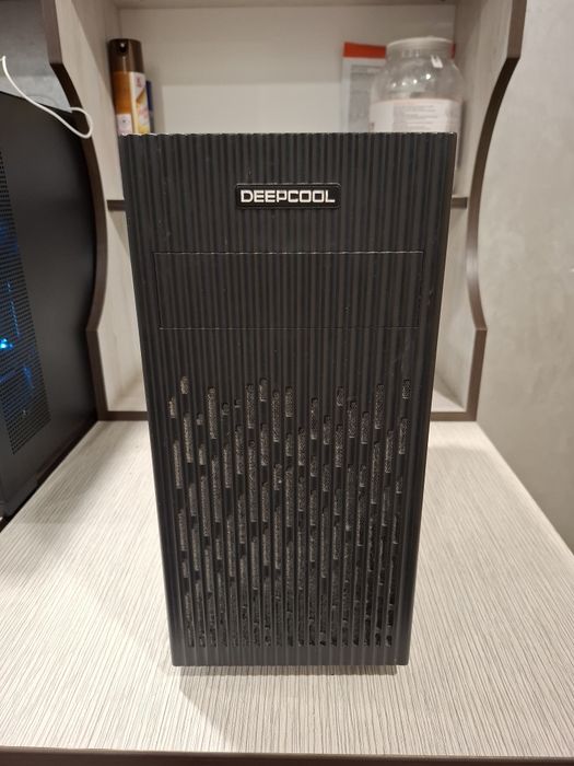 Компютър с ryzen 5
