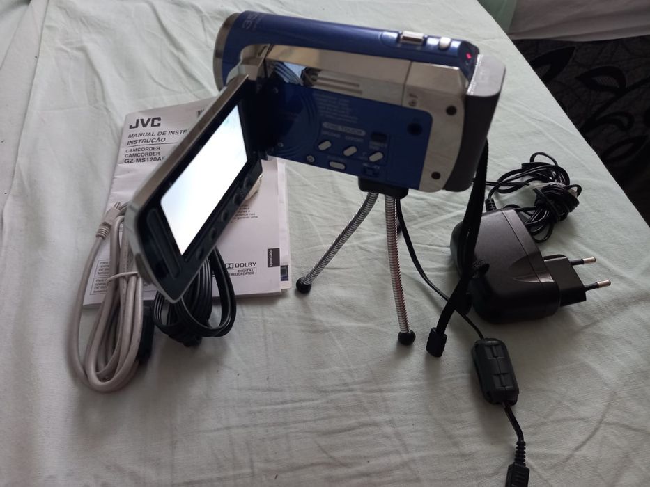 Продавам камера JVC Everio Dual Sim НОВА