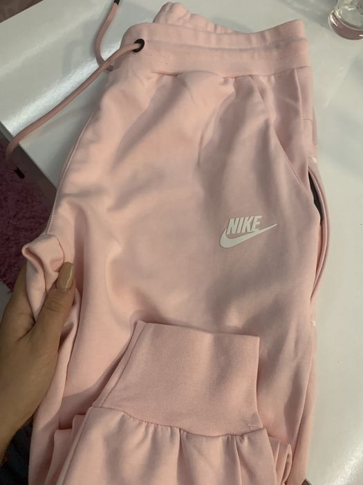 Анцузи Nike размер Л. Нови