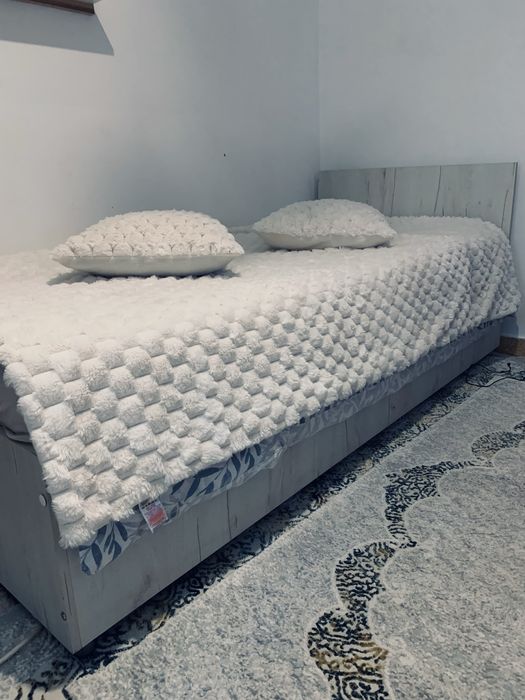 Vand pat de o persoana din lemn