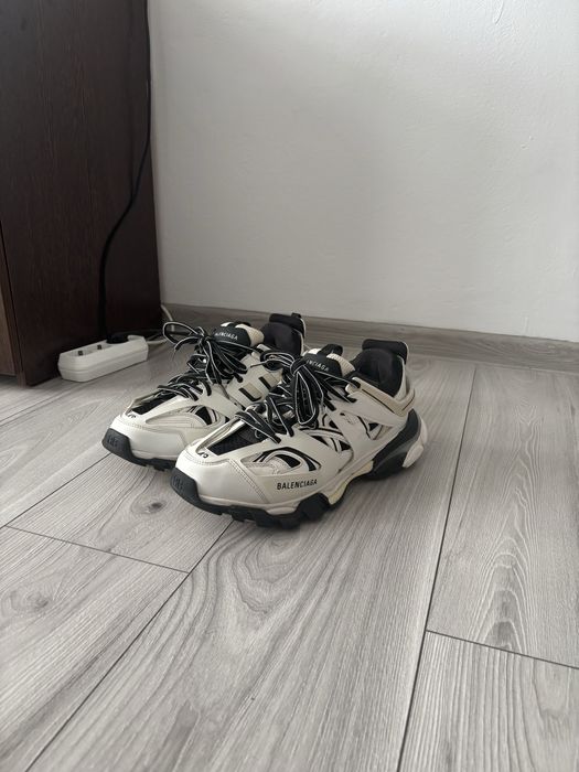 Balenciaga track