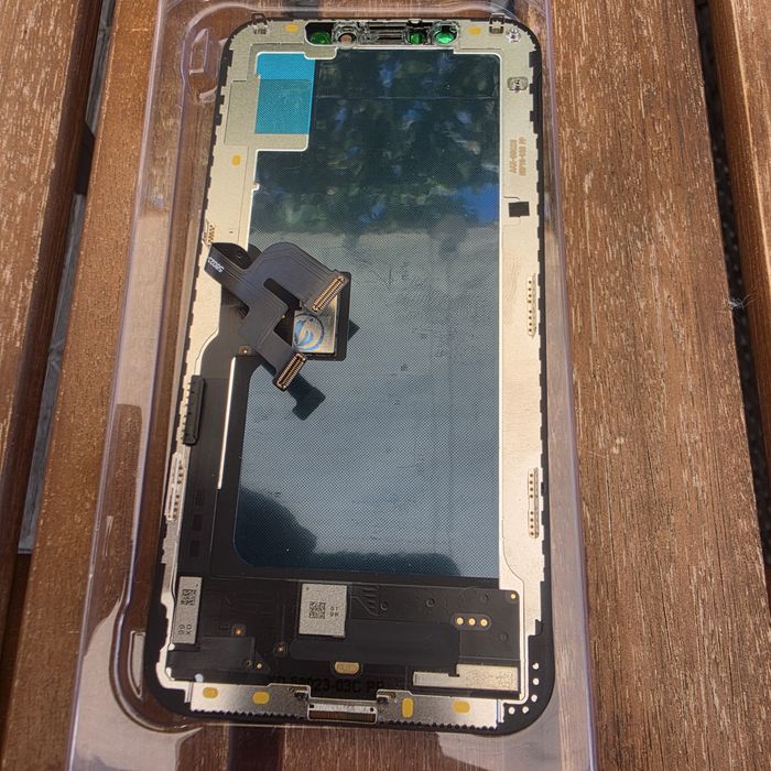 Продавам чисто нов, неизползван резервен дисплей за iPhone X (10).