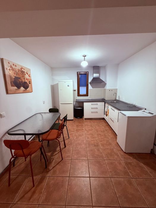 Propietar ofer spre inchiriere casa la curte