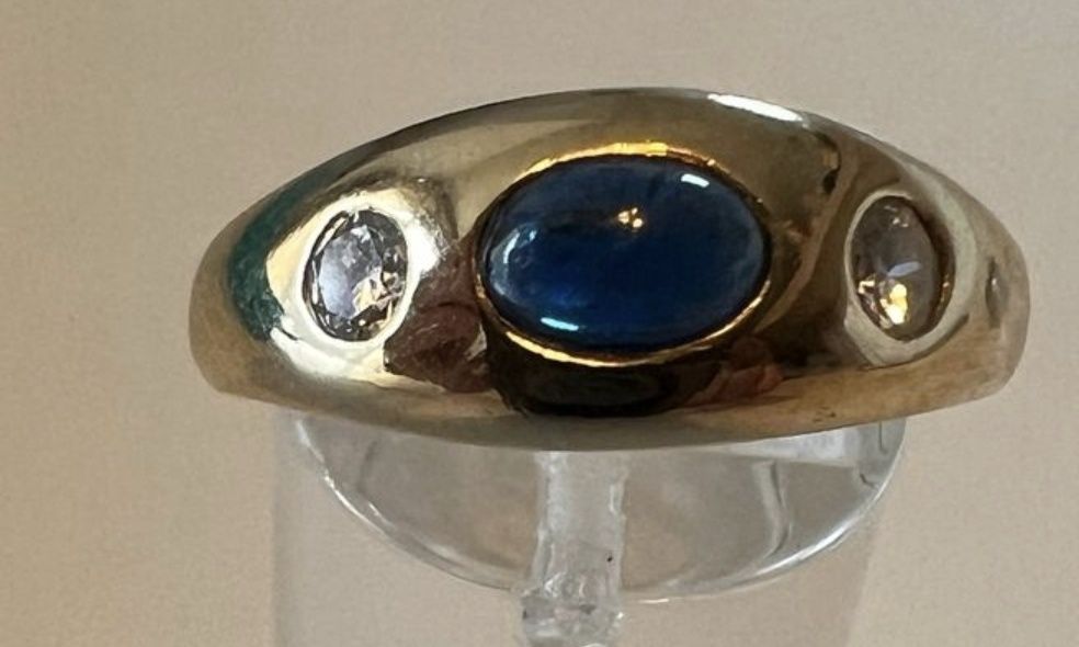 Inel aur 585 cu safir albastru 0,65 ctși doua diamante 0,21ct