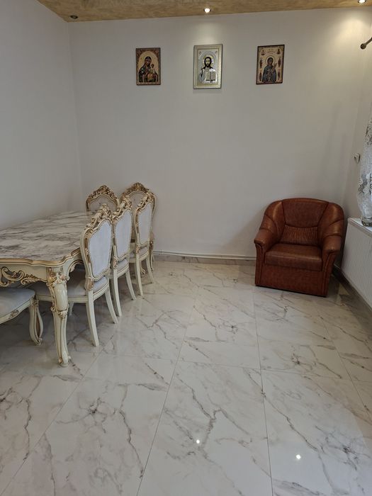 vand casa din caramida 4 camere zona centrala