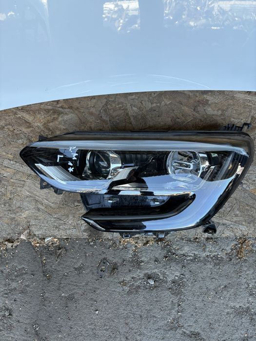 Ляв фар за Renault Megane 2017год.