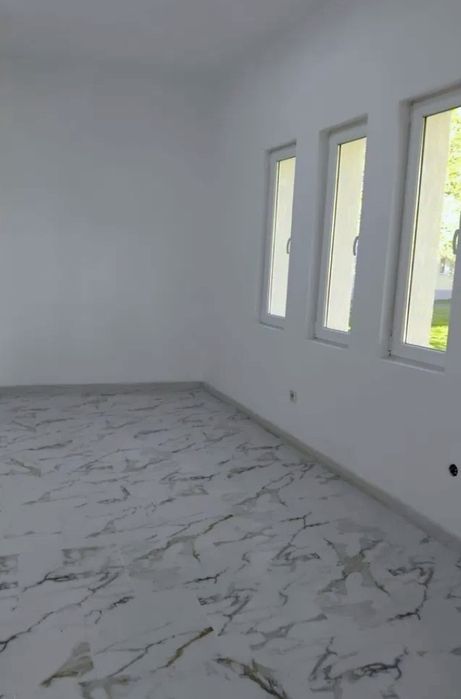 Продава се търговско помещение в жк. Изток,  гр. Перник