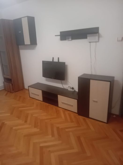 Inchiriez apartament