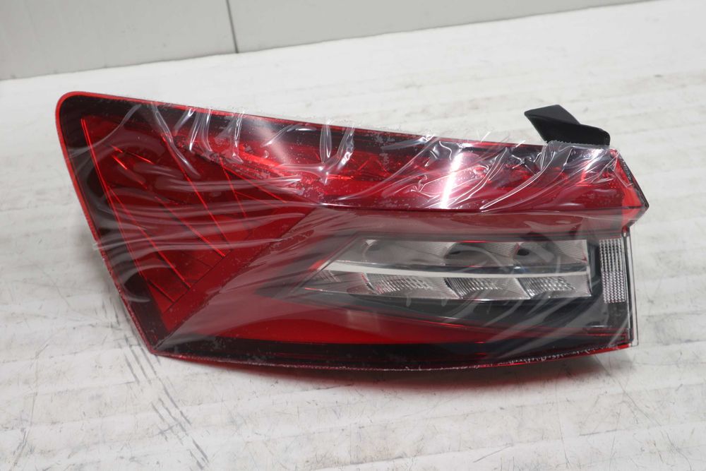 Чисто нов ляв външен стоп за Шкода Кодиак Skoda Kodiaq