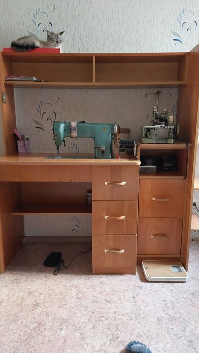 Продам оверлог в рабочем состоянии.