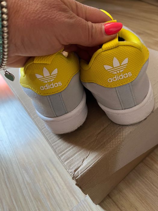 Маратонки.  Adidas