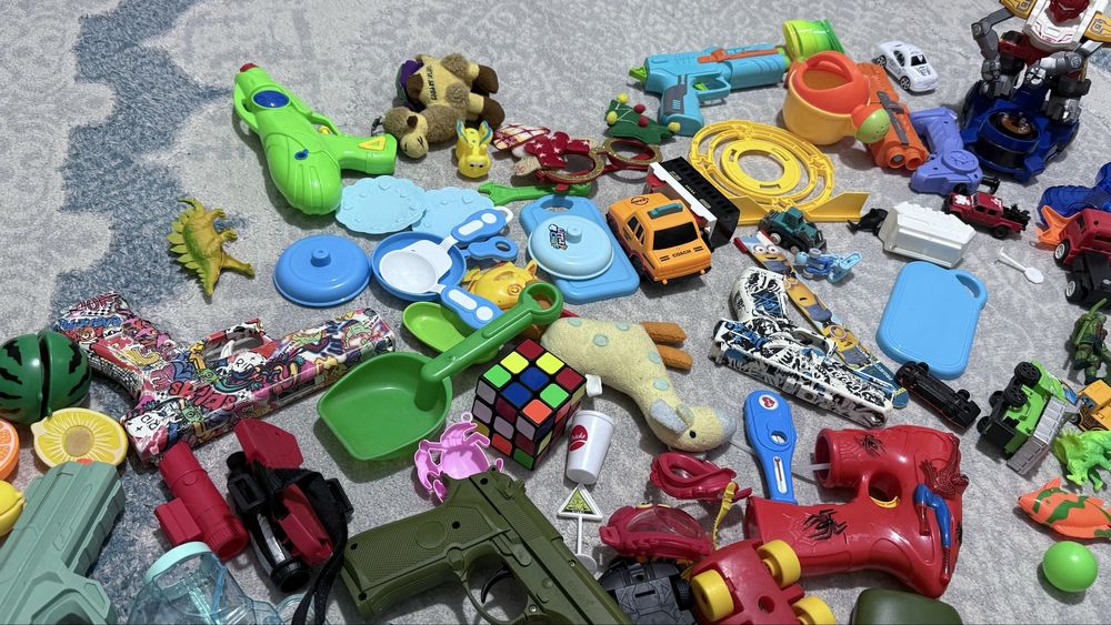 продам ишрушки все3000т