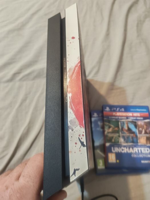 Vând PlayStation 4 fat