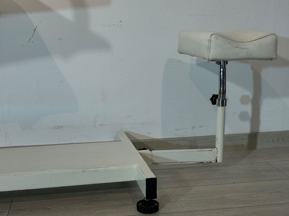 Set Scaun Pedichiură cu Ucenic Cosmetic și Suport Picior